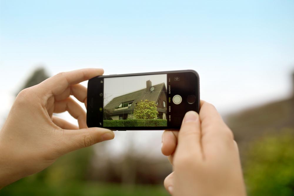 Bild eines Daches gezeigt auf einem Handy
